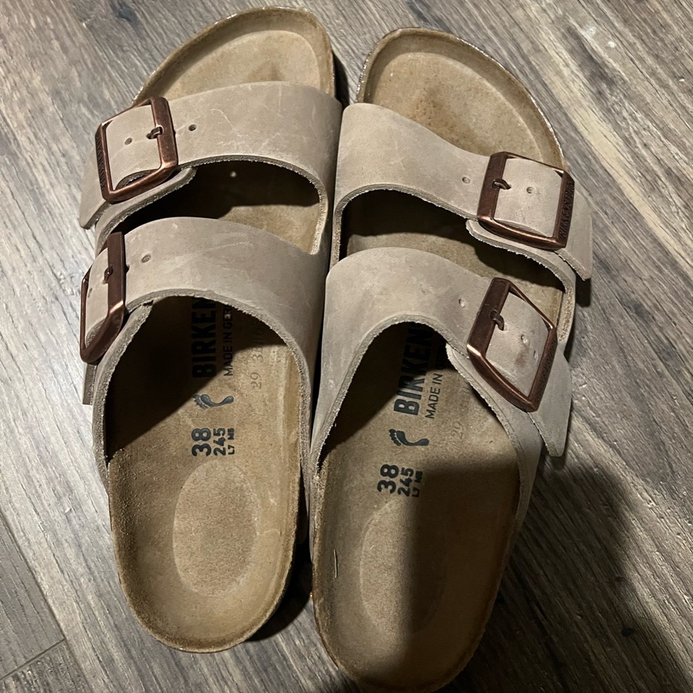 BRAND NEW Birkenstock Arizona - Women’s size 38